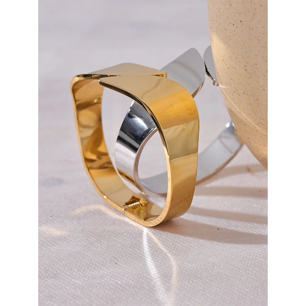 Glossy Smooth Stainless Steel Wide Geometric Bracelet Bangle Metal Texture 18K Gold PVD Plated Waterproof Jewelry 2024